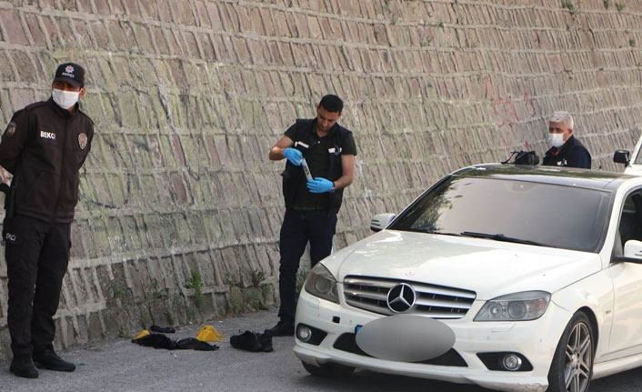 Otomobilin önünü kesti, tabanca ile vurdu