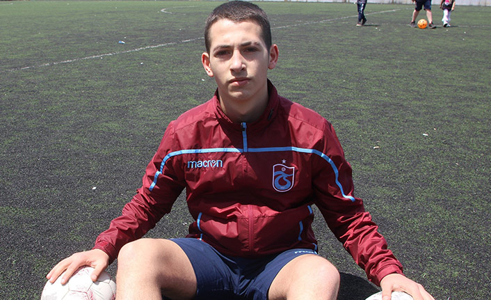 Sokağa çıkma izninde Trabzonspor hayalinin peşinden koştu