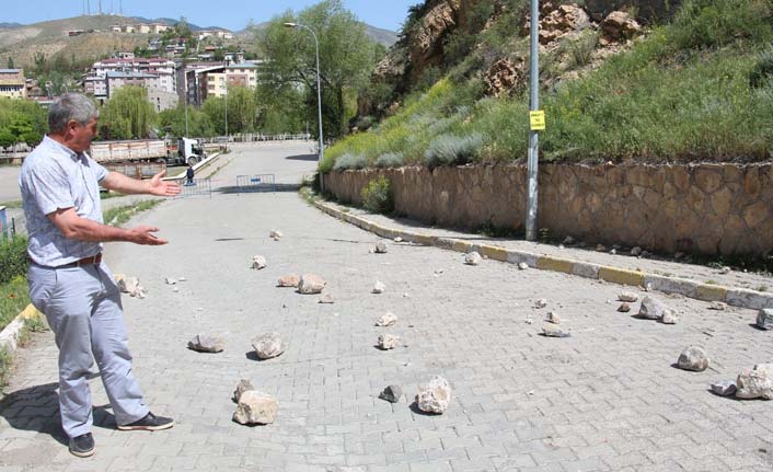 Kaleden düşen taşlar tedirginlik yarattı