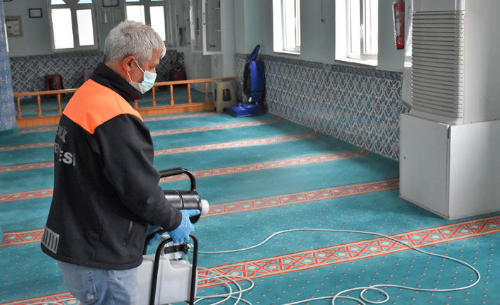 Gemlik’te camiler dezenfekte ediliyor