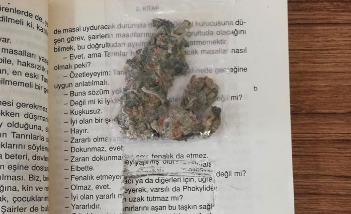 Kargodan gelen kitapta uyuşturucu çıktı