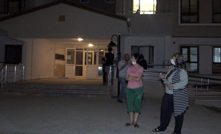 Biber gazı sıkıp komşularını sokağa döktü