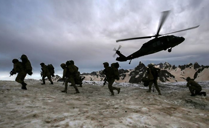 Mehmetçik İkiyaka Dağları'nda teröristlere nefes aldırmıyor