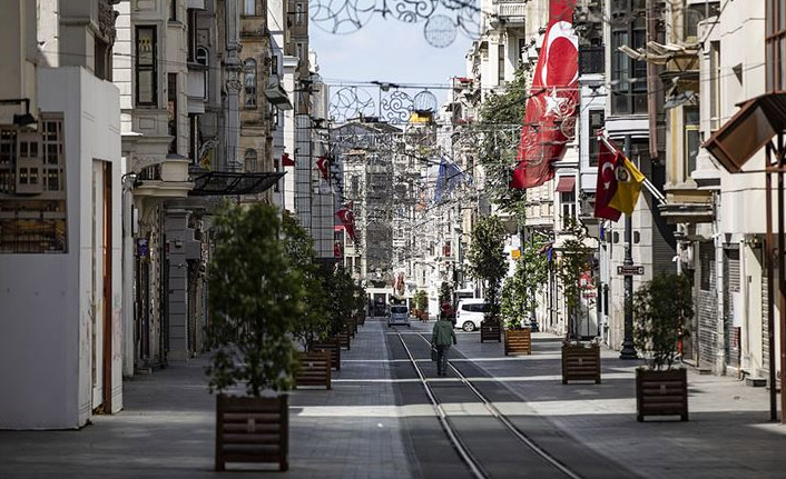 Hafta sonu sokağa çıkma kısıtlaması var mı?