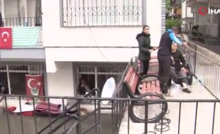 Şiddetli yağmurun ardından ev ve depoları su bastı