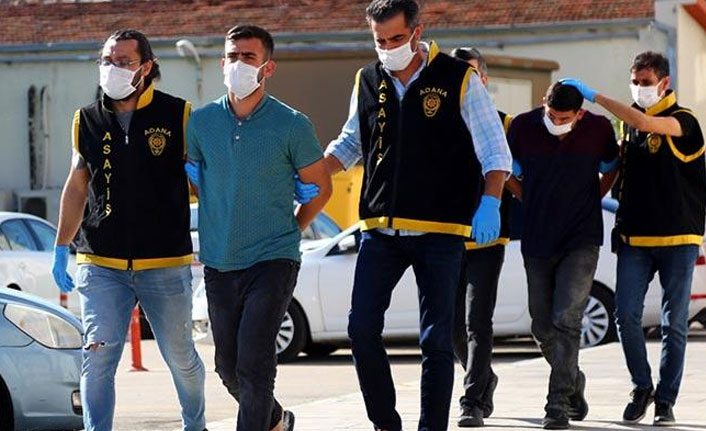 Otostop çektikleri aracı gasp ettiler!