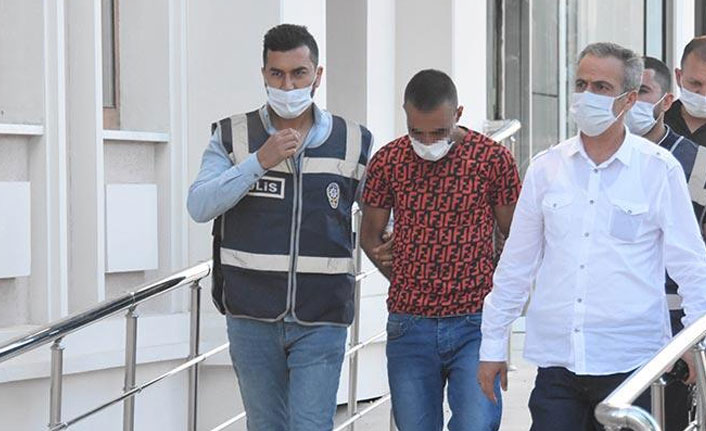 Komşusunun evinden altın ve para çaldı