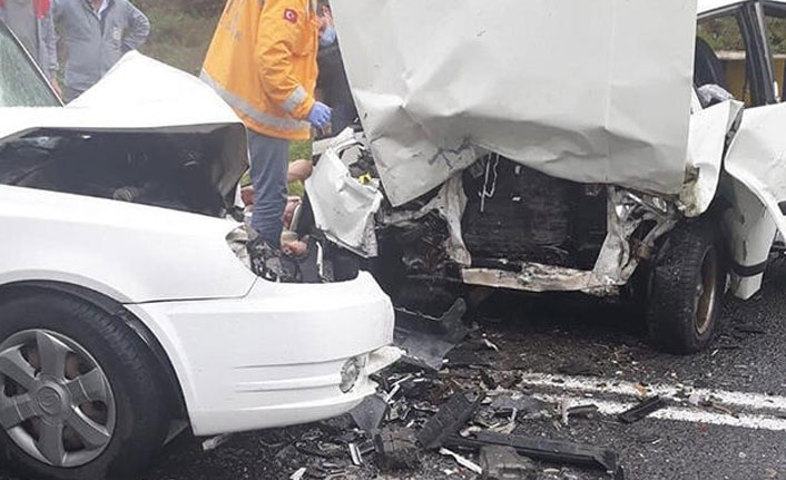 Ankara'da otomobiller çarpıştı