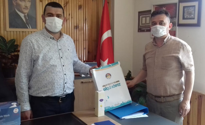 Körfez’de muhtarlara maske dağıtıldı