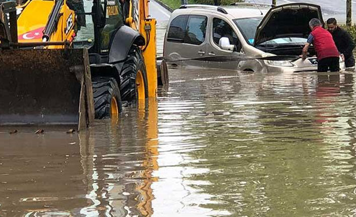 Caddeler göle döndü!
