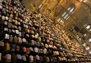 Türk üye ibadete karşı çıktı