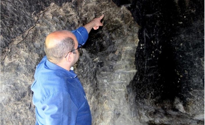 3 bin yıllık kaya mezarlığında spiral ile taşları kestiler