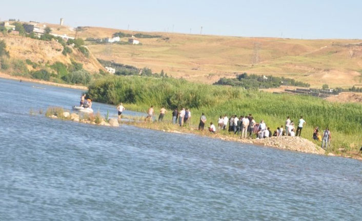 Nehirde akıntıya kapılan 2 kardeşten biri öldü, diğeri kayıp!