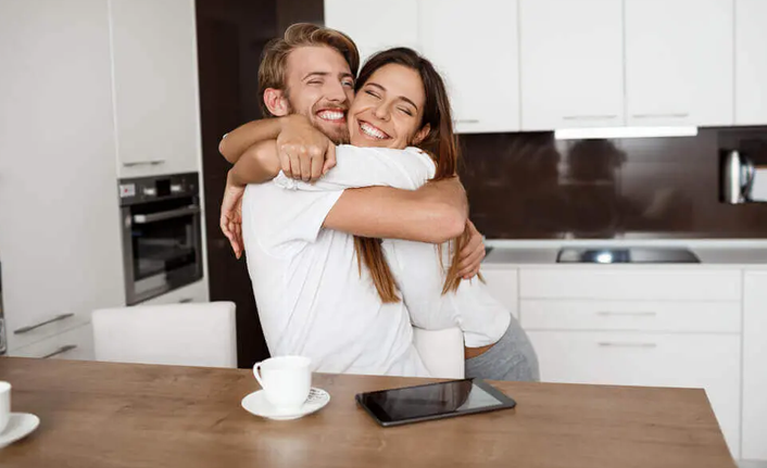 Pandemi döneminde çiftlere mutlu olma tavsiyeleri...