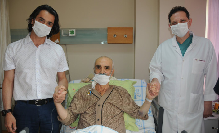 Ambulans uçakla İngiltere'den Trabzon'a getirilen kişi sağlığına kavuştu