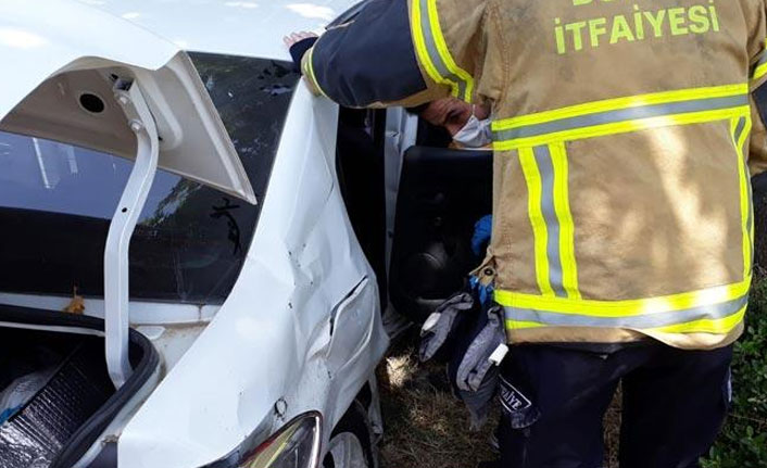 Kamyonetle otomobil çarpıştı!