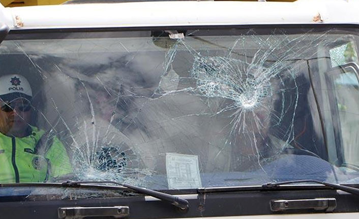 Bisikletiyle yolu karşına geçerken kamyonun altında kaldı