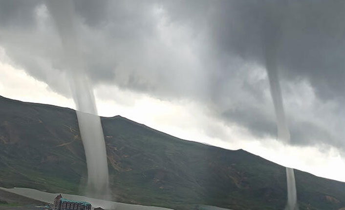 Gölet üzerinde hortum