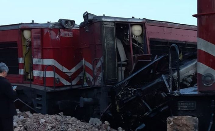 İki yük treni çarpıştı