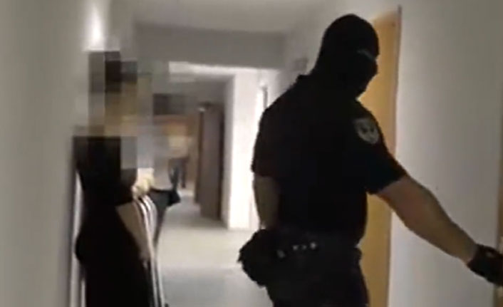 Porno üreticilerine baskın