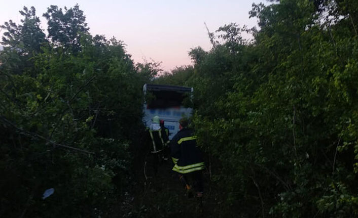 Otobüs yoldan çıktı! Büyük facia atlatıldı