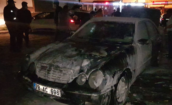 Çalıştırdığı otomobil bir anda alev aldı