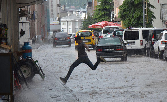 Kars'ta dolu etkili oldu