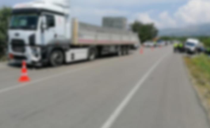 Tır motosikletle çarpıştı: 1 ölü