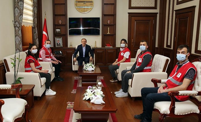 Genç Kızılay Gönüllülerinden Vali Cüneyt Epcim’e ziyaret