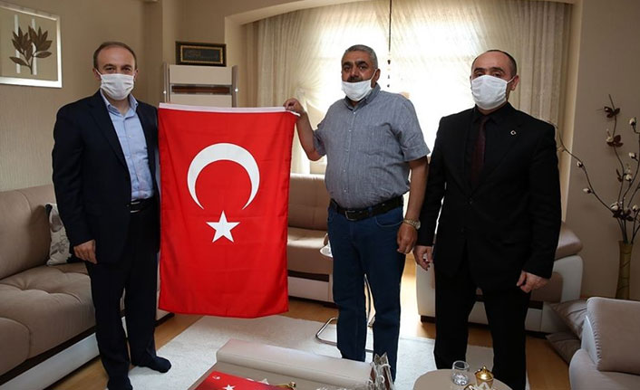 Vali Cüneyt Epcim’den şehit babalarına ziyaret