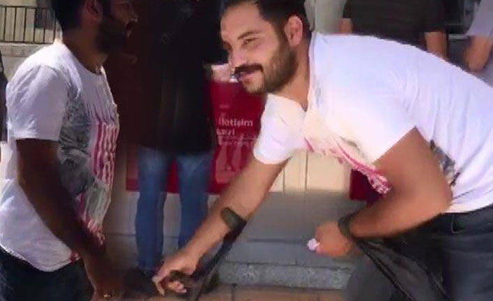 Dilenci suçüstü yakalanınca bastonsuz yürüdü!