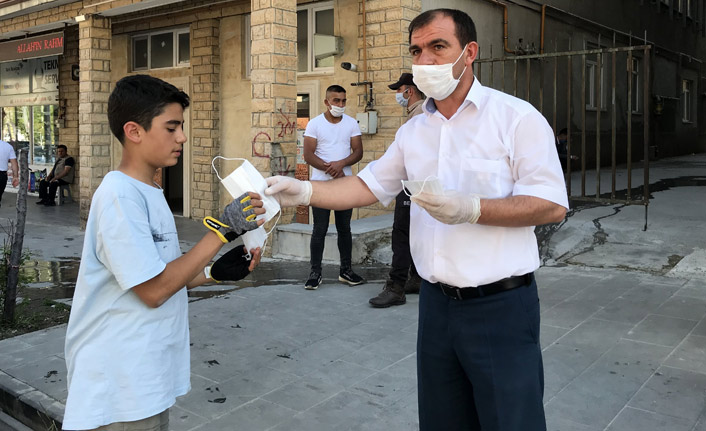 Bayburt Valiliğinden vatandaşlara ücretsiz maske