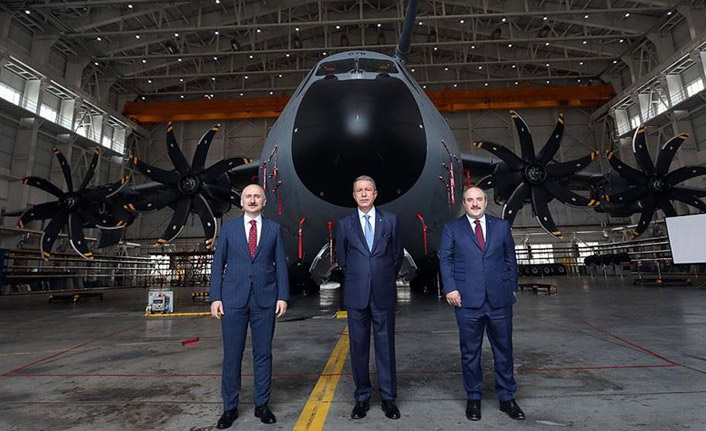 'Uçan kale'nin kokpitinde üç bakan