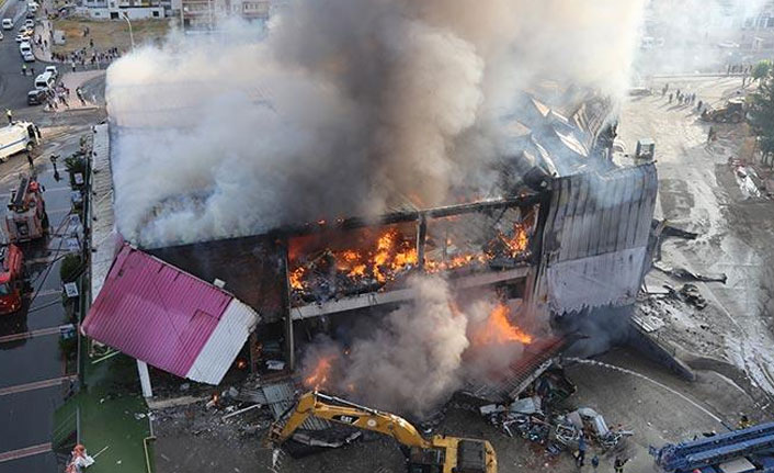 Batman'da alışveriş merkezinde yangın!