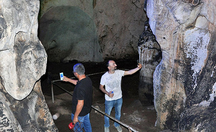 5 milyon yıllık duvarları tahrip ettiler