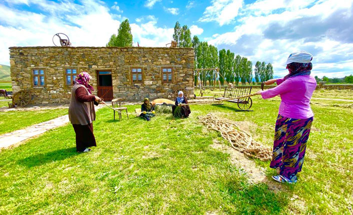 Kenan Yavuz Etnografya Müzesi'nde "Kem Eğirme" etkinliği