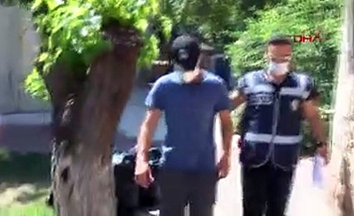 Tövbe ettiği hırsızlığı yaparken yakalandı