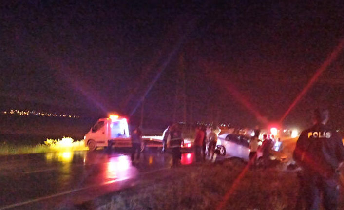 Takla atan otomobilden sağ kurtuldular!