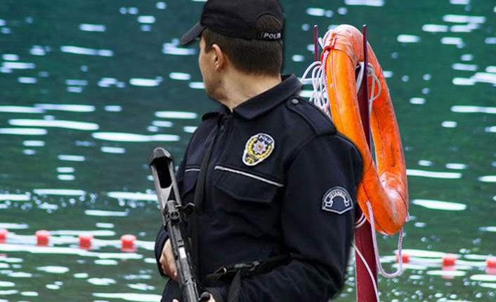 Denize giren polis boğuldu