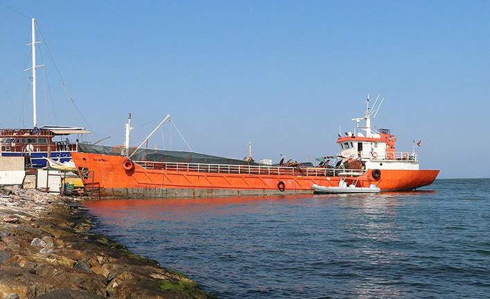 İzmir'de bir gemide 276 sığınmacı yakalandı