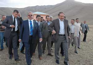 Bakan Özak dur durak bilmiyor