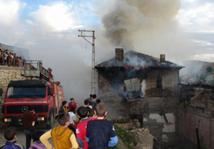 Bayburt'ta tarih kül oldu