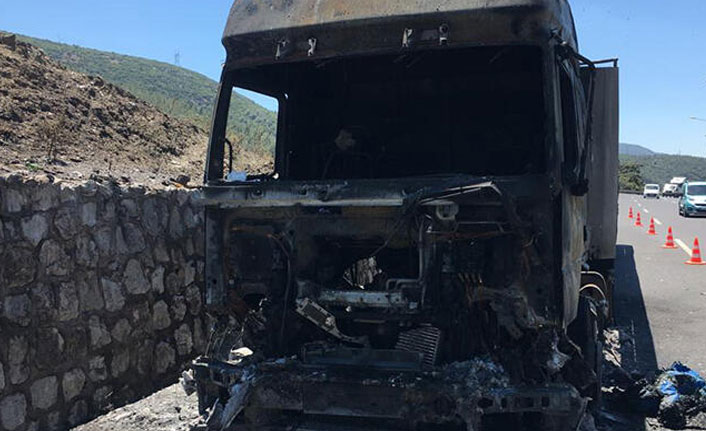 Seyir halinde alev aldı