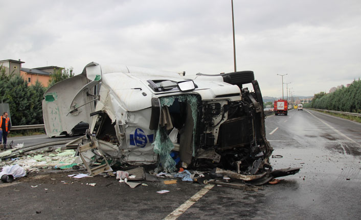 Balık yüklü tır devrildi: 1 yaralı