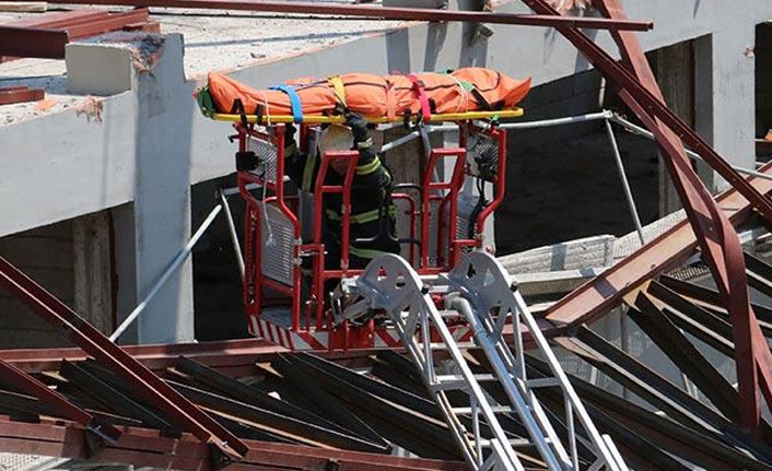 Spor salonu inşaatında çökme!