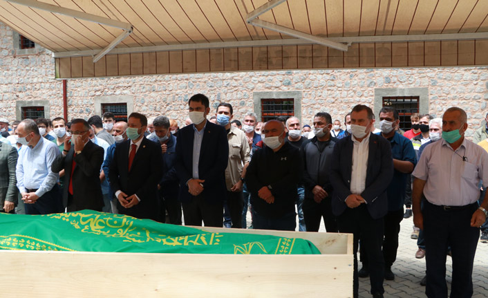 Rize'de selde hayatını kaybetti! Son yolculuğuna uğurlandı