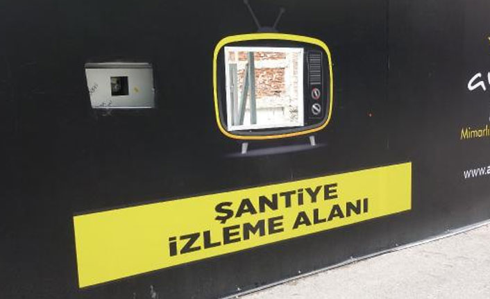 İnşaatı izlemek isteyenler için paravanda pencere açtılar!