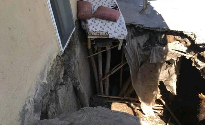 Elazığ'da balkon çöktü!