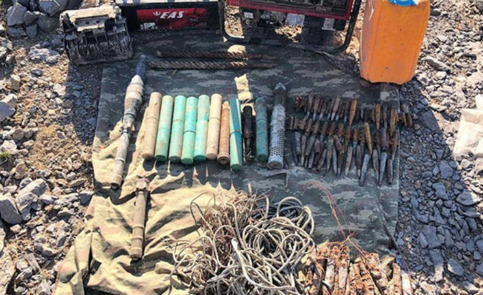 Çukurca'da PKK'nın silah ve mühimmatı ele geçirildi