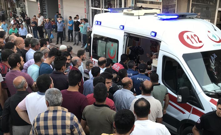 Bıçaklı saldırıda 3 kişi yaralandı